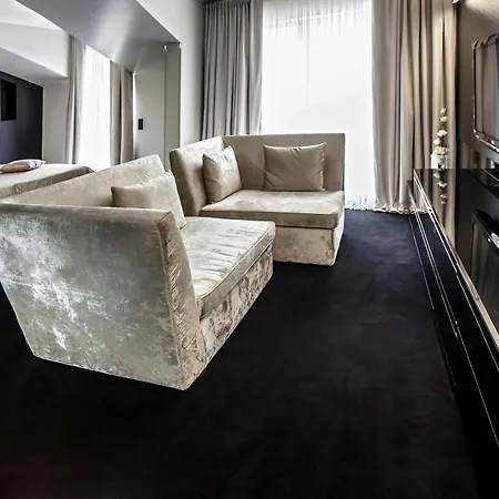Damianii Luxury Boutique & Omis