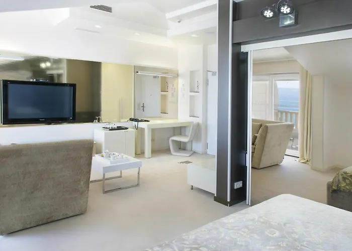 Damianii Luxury Boutique & Omis