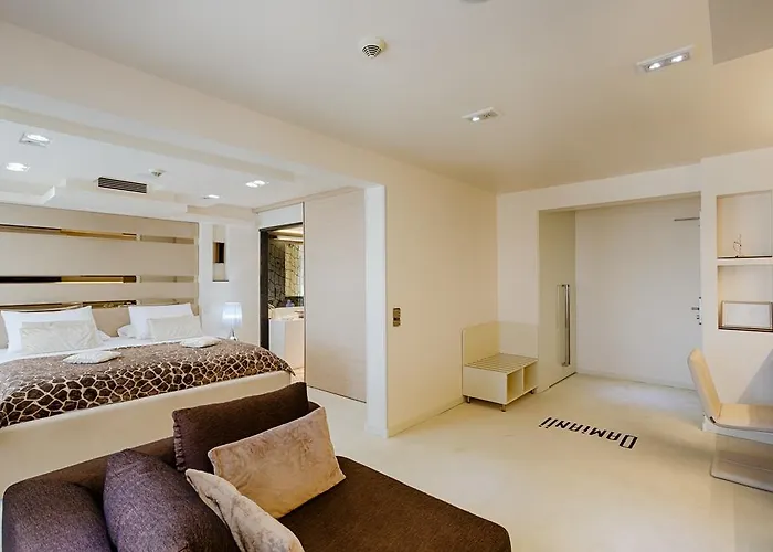 Damianii Luxury Boutique & 5*